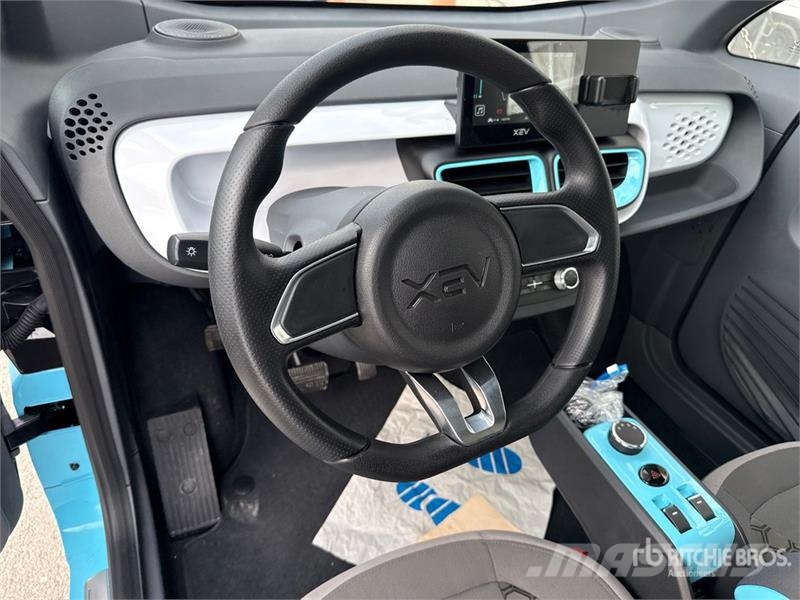 XEV Yoyo electric mini car, 2-seater Automobile Коли
