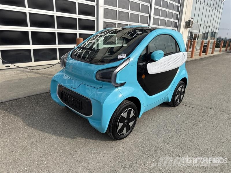 XEV Yoyo electric mini car, 2-seater Automobile Коли