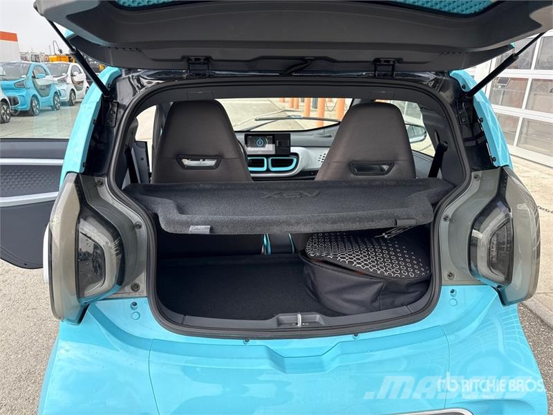 XEV Yoyo electric mini car, 2-seater Automobile Коли