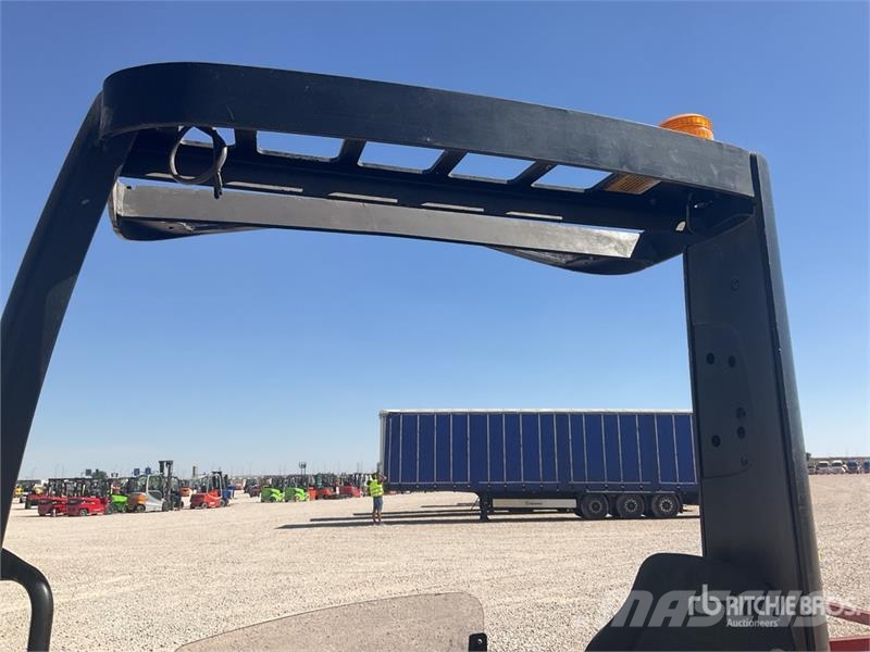 Yale MR14 Reach Truck リーチフォークリフト
