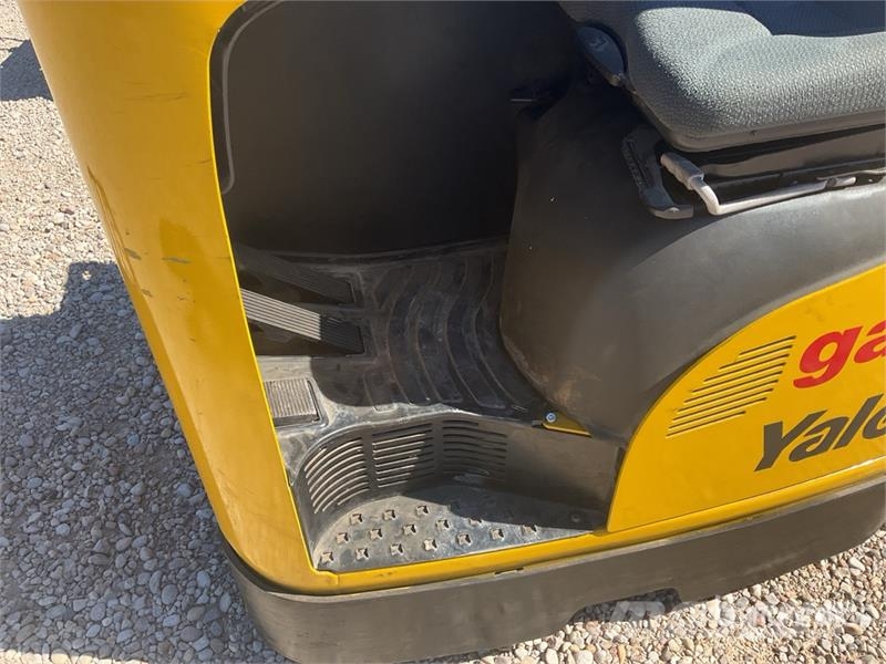 Yale MR14 Reach Truck リーチフォークリフト