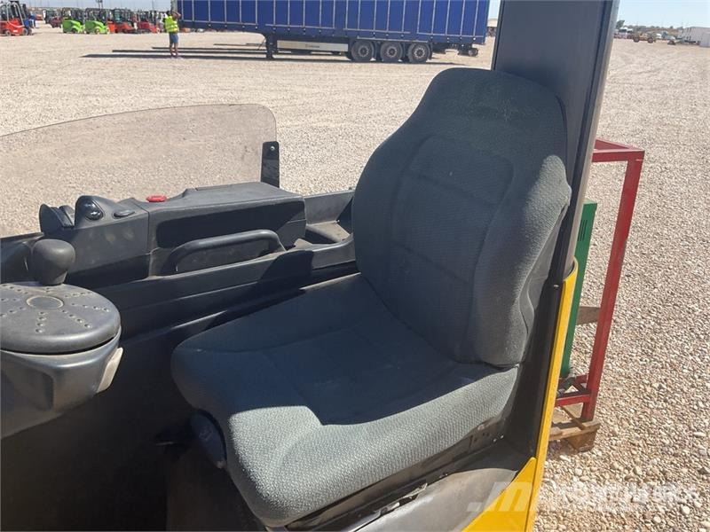 Yale MR14 Reach Truck リーチフォークリフト