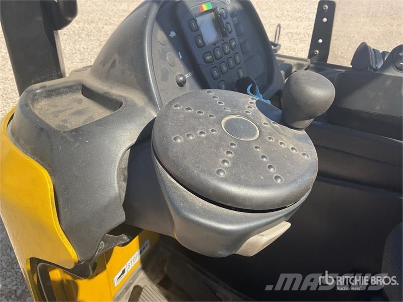 Yale MR14 Reach Truck リーチフォークリフト