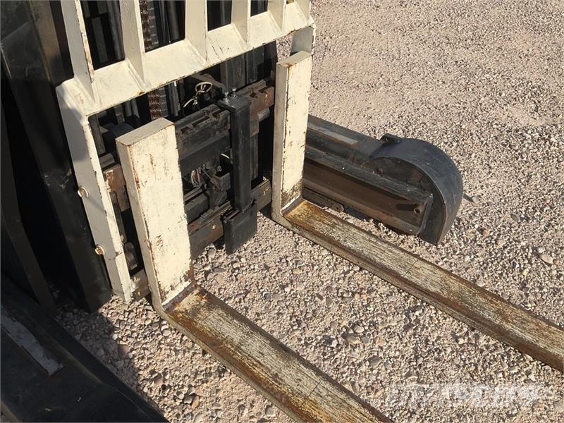 Yale MR16 Reach Truck Viličarji s pomičnim teleskopom