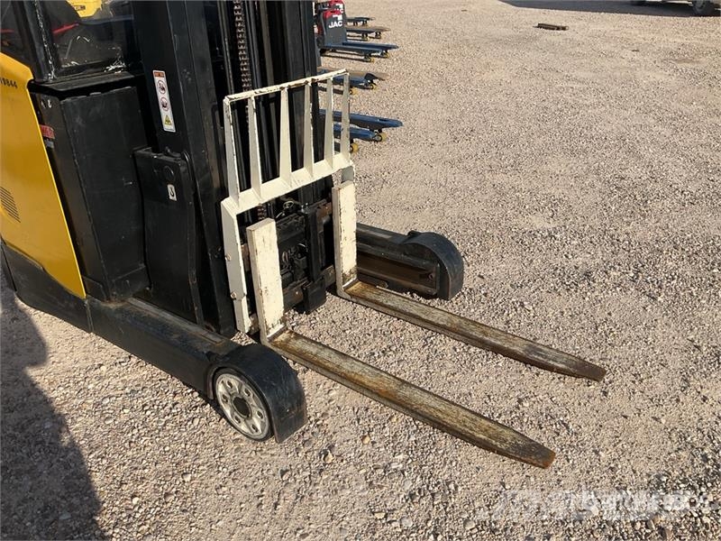 Yale MR16 Reach Truck Viličarji s pomičnim teleskopom