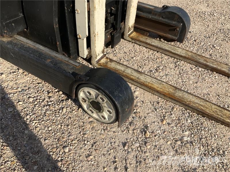 Yale MR16 Reach Truck Viličarji s pomičnim teleskopom