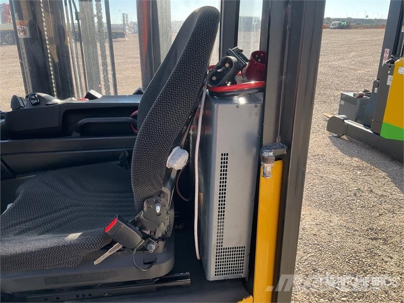 Yale MR16 Reach Truck Viličarji s pomičnim teleskopom