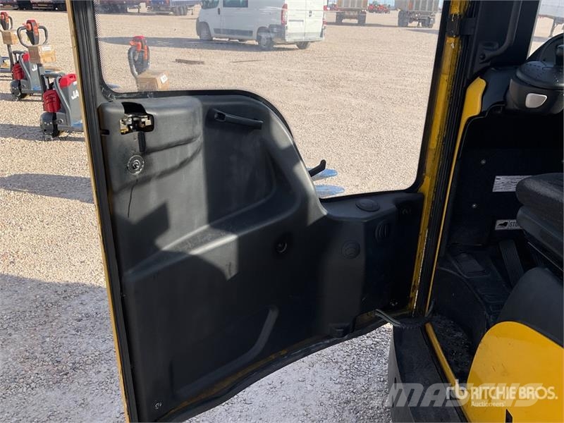 Yale MR16 Reach Truck Viličarji s pomičnim teleskopom