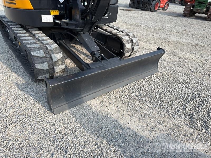 Yuchai U60 Mini Excavator (Unused) حفارات صغيرة أقل من 7 طن (حفارات صغيرة)