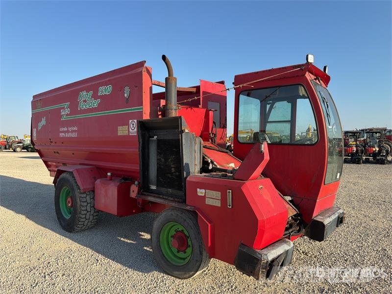 Zago KING 15 MD 4000 kg Feed Mixer Кормораздатчики