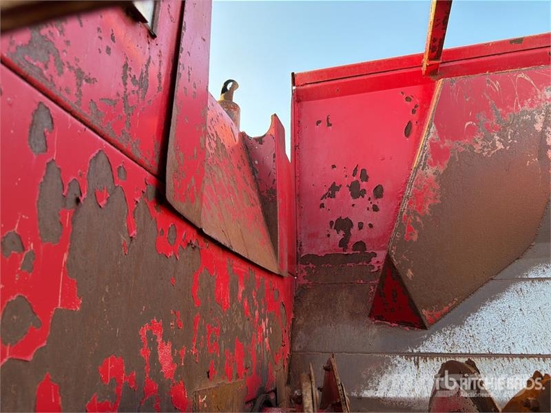 Zago KING 15 MD 4000 kg Feed Mixer Кормораздатчики