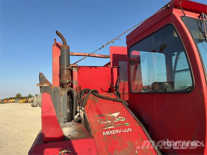 Zago KING 15 MD 4000 kg Feed Mixer Кормораздатчики