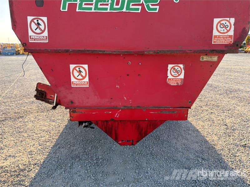 Zago KING 15 MD 4000 kg Feed Mixer Кормораздатчики