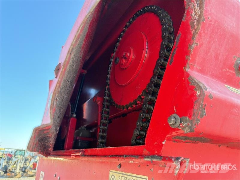 Zago KING 15 MD 4000 kg Feed Mixer Кормораздатчики