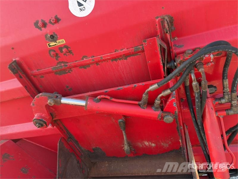Zago KING 15 MD 4000 kg Feed Mixer Кормораздатчики