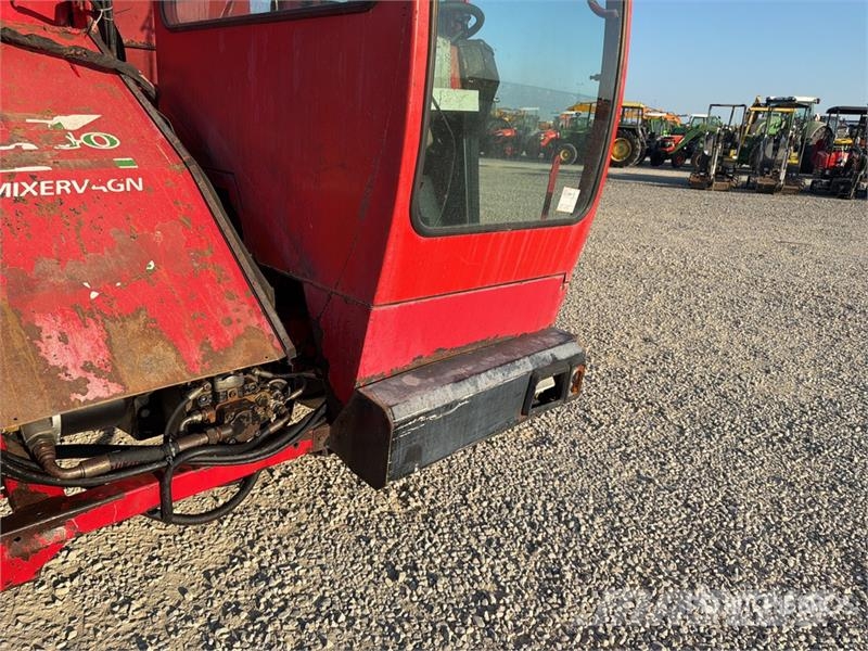 Zago KING 15 MD 4000 kg Feed Mixer Кормораздатчики