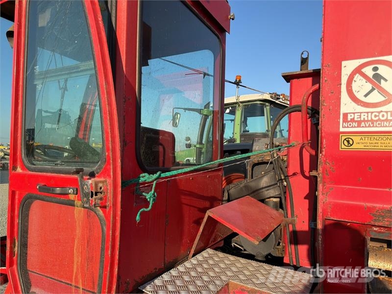 Zago KING 15 MD 4000 kg Feed Mixer Кормораздатчики