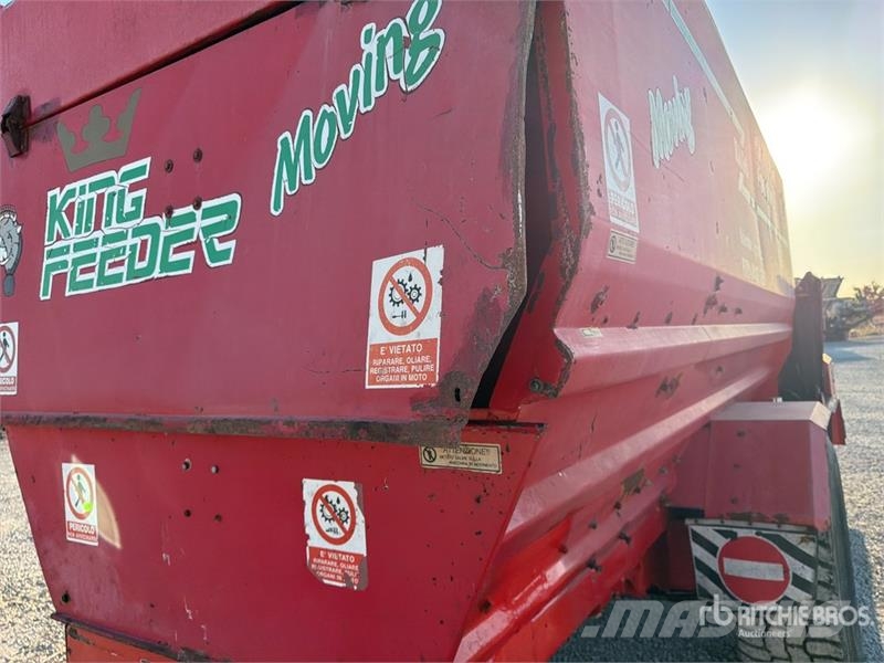 Zago KING 15 MD 4000 kg Feed Mixer Кормораздатчики