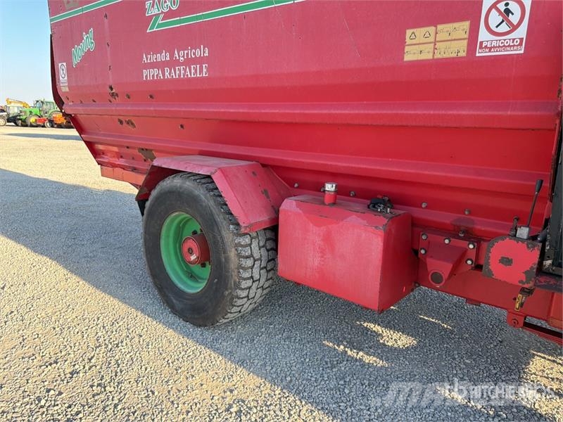Zago KING 15 MD 4000 kg Feed Mixer Кормораздатчики