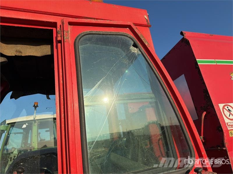 Zago KING 15 MD 4000 kg Feed Mixer Кормораздатчики