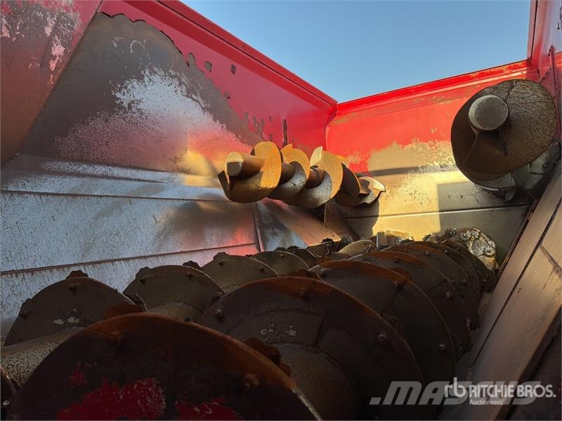 Zago KING 15 MD 4000 kg Feed Mixer Кормораздатчики