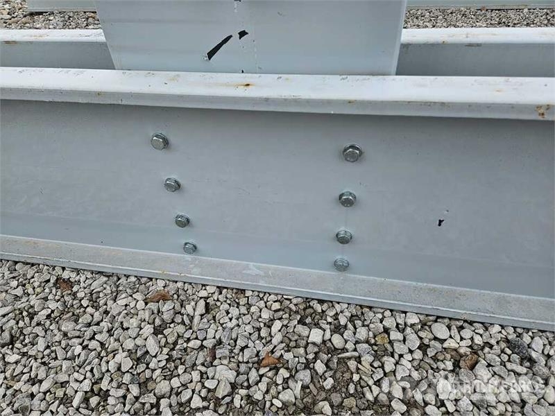 Zinc Heavy-Duty Pallet Scaffolding With Blue Beams Costruzioni - Altro