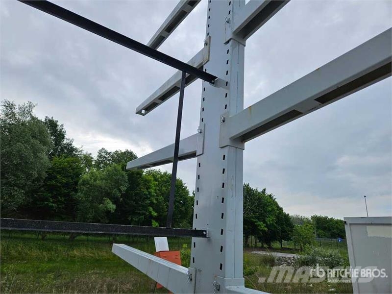 Zinc Heavy-Duty Pallet Scaffolding With Blue Beams Costruzioni - Altro