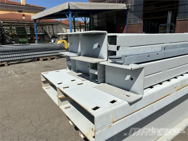 Zinc Heavy-Duty Pallet Scaffolding With Blue Beams Costruzioni - Altro