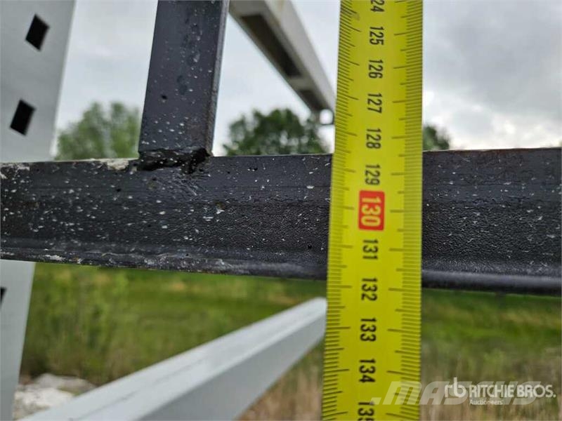 Zinc Heavy-Duty Pallet Scaffolding With Blue Beams Costruzioni - Altro