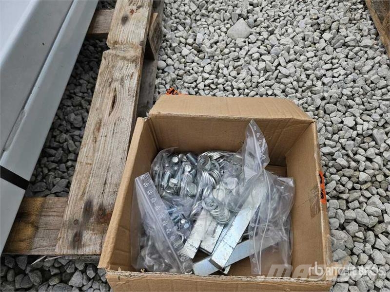 Zinc Heavy-Duty Pallet Scaffolding With Blue Beams Costruzioni - Altro