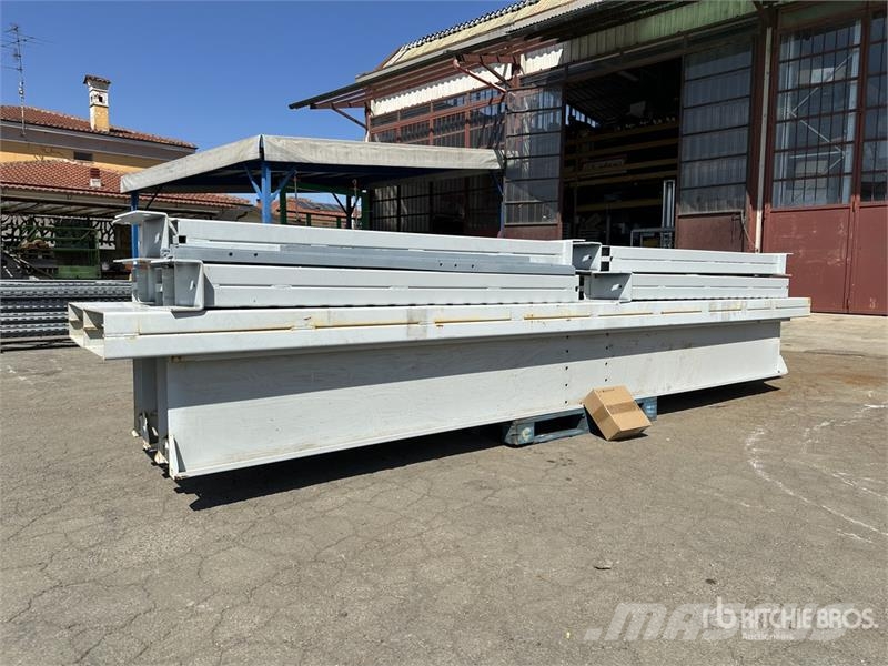 Zinc Heavy-Duty Pallet Scaffolding With Blue Beams Costruzioni - Altro