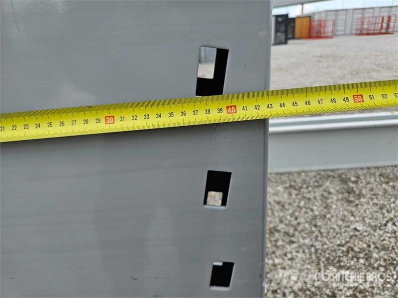 Zinc Heavy-Duty Pallet Scaffolding With Blue Beams Costruzioni - Altro