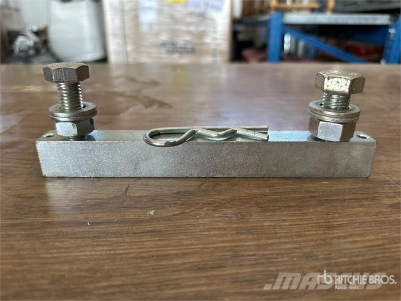 Zinc Heavy-Duty Pallet Scaffolding With Blue Beams Costruzioni - Altro