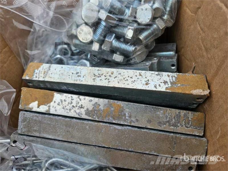 Zinc Heavy-Duty Pallet Scaffolding With Blue Beams Costruzioni - Altro