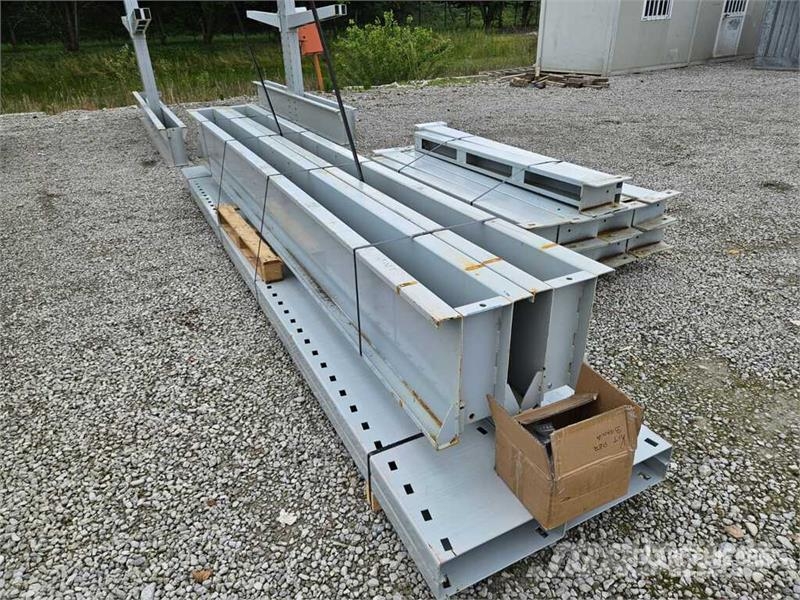 Zinc Heavy-Duty Pallet Scaffolding With Blue Beams Costruzioni - Altro