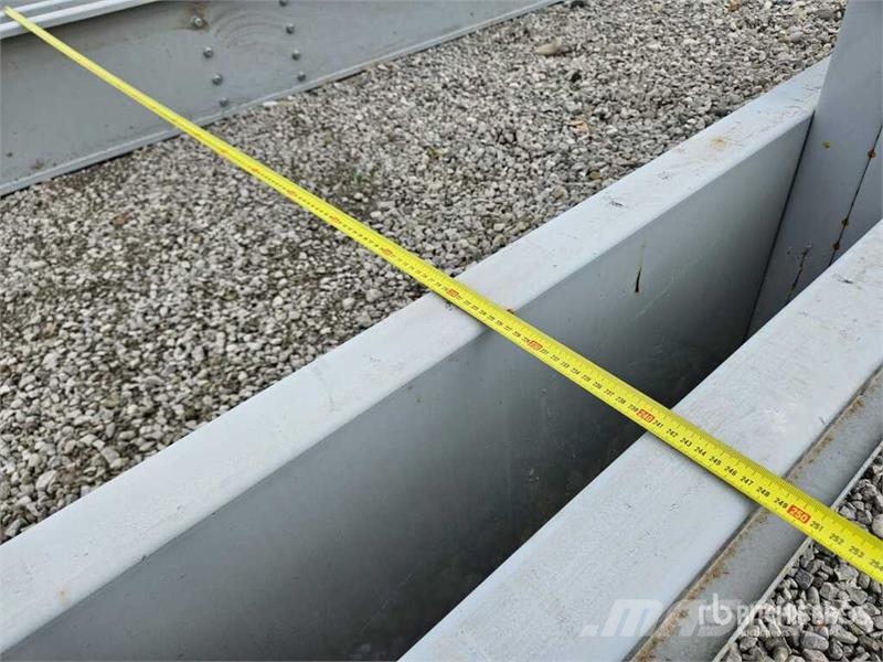 Zinc Heavy-Duty Pallet Scaffolding With Blue Beams Costruzioni - Altro