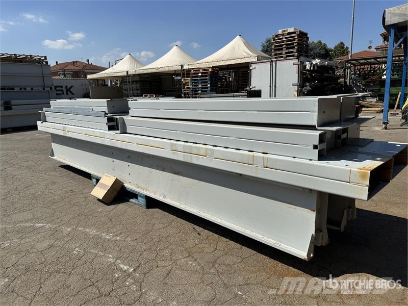 Zinc Heavy-Duty Pallet Scaffolding With Blue Beams Costruzioni - Altro