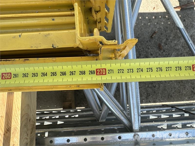 Zinc Heavy-Duty Pallet Scaffolding With Yellow Bea Costruzioni - Altro