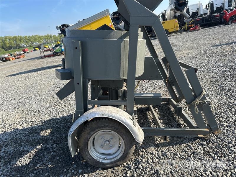 ZM180M Portable Concrete Mixer Mešalec betona / malte
