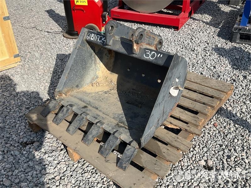  29 in Digging Cucharon / Excavator Bucket - Fits M Cucharones