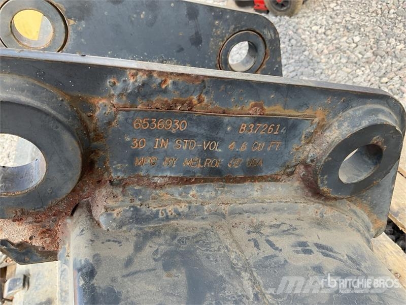  29 in Digging Cucharon / Excavator Bucket - Fits M Cucharones