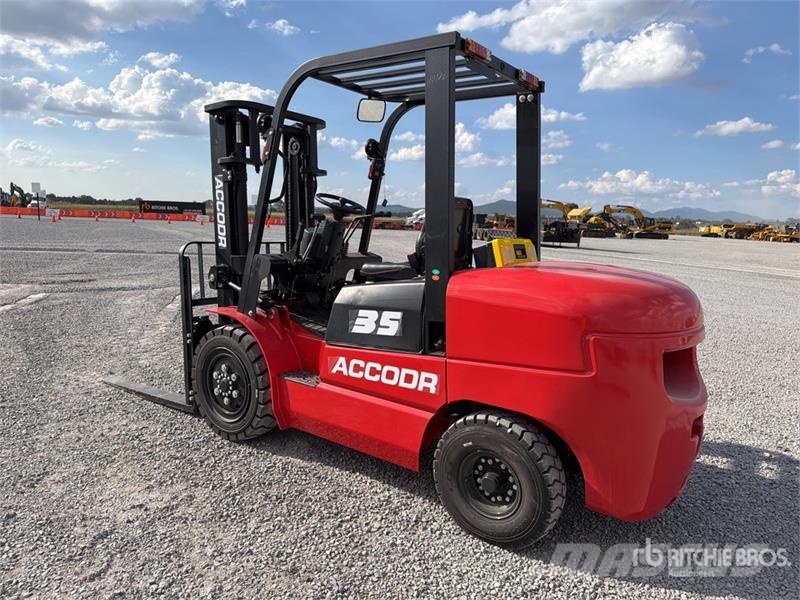  Accodr FD35W 7700 lb Pneumatic Tire Montacargas (S Autokrāvēji - citi