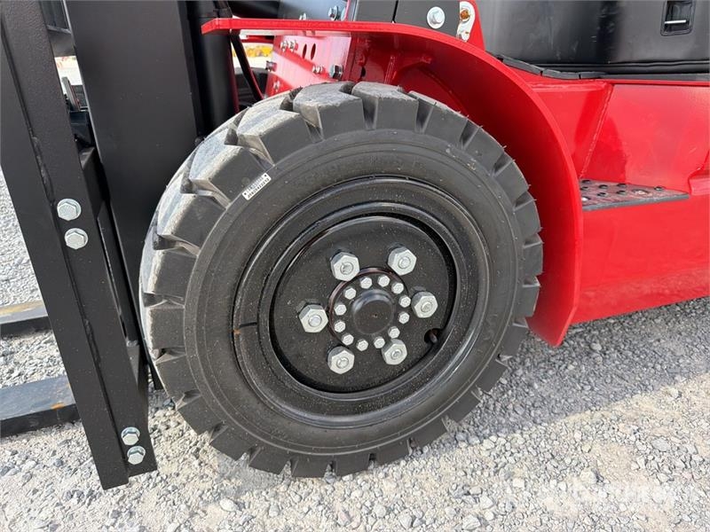  Accodr FD35W 7700 lb Pneumatic Tire Montacargas (S شاحنات ذات رافعات شوكية - أخرى