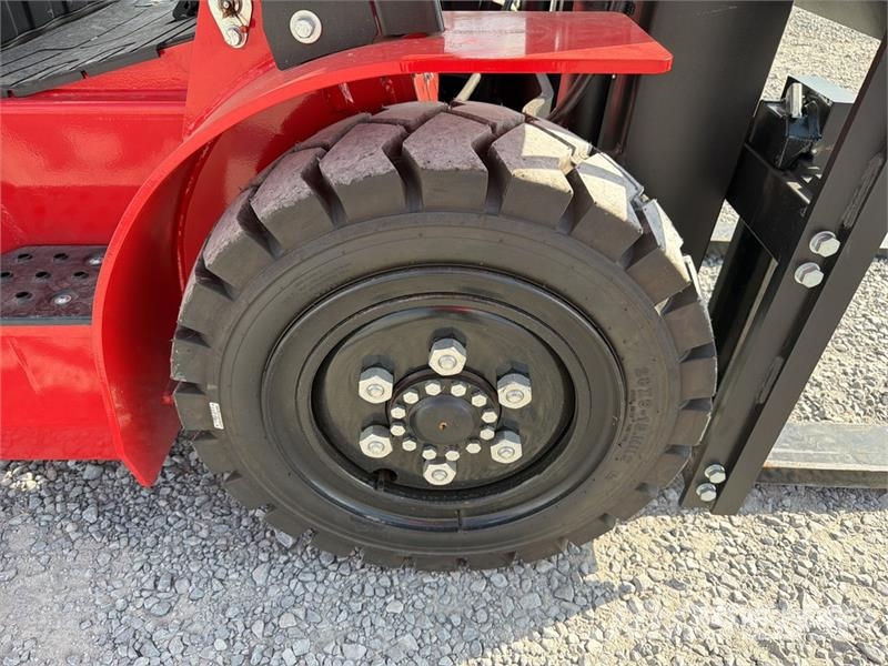  Accodr FD35W 7700 lb Pneumatic Tire Montacargas (S Autokrāvēji - citi