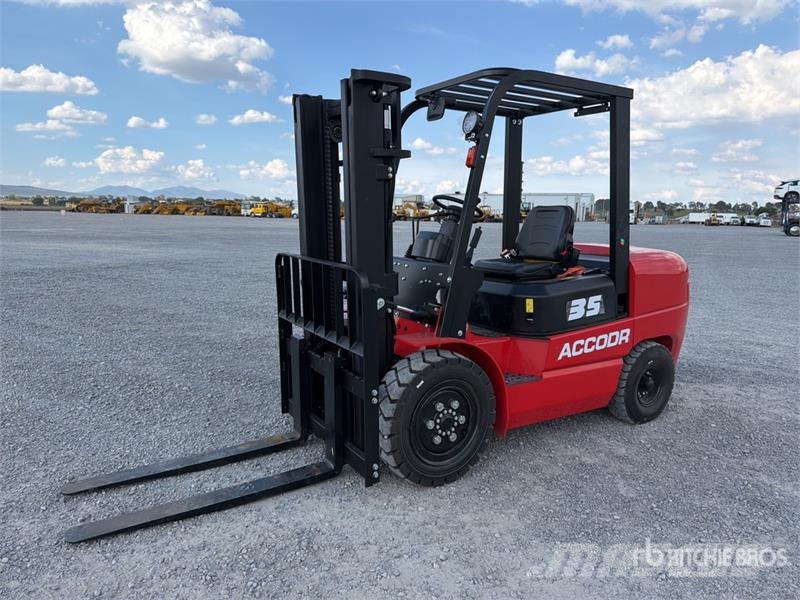  Accodr FD35W 7700 lb Pneumatic Tire Montacargas (S شاحنات ذات رافعات شوكية - أخرى