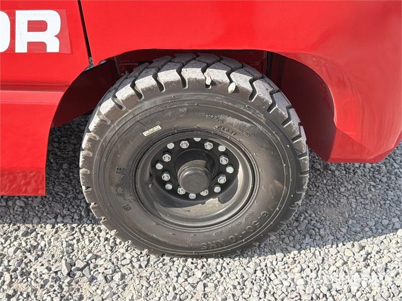  Accodr FD35W 7700 lb Pneumatic Tire Montacargas (S Autokrāvēji - citi