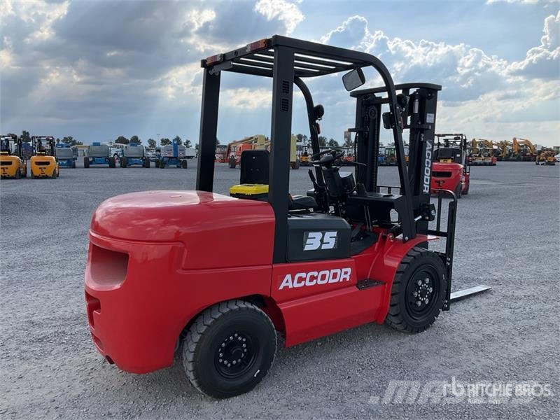  Accodr FD35W 7700 lb Pneumatic Tire Montacargas (S Autokrāvēji - citi