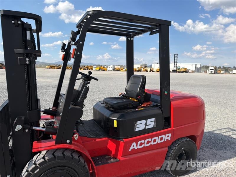 Accodr FD35W 7700 lb Pneumatic Tire Montacargas (S شاحنات ذات رافعات شوكية - أخرى