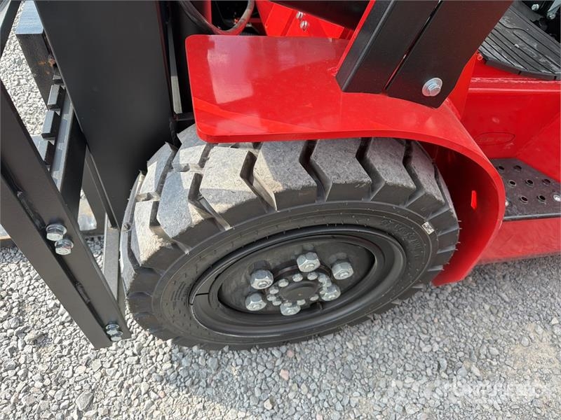  Accodr FD35W 7700 lb Pneumatic Tire Montacargas (S Autokrāvēji - citi