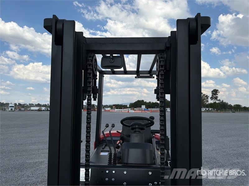  Accodr FD35W 7700 lb Pneumatic Tire Montacargas (S شاحنات ذات رافعات شوكية - أخرى